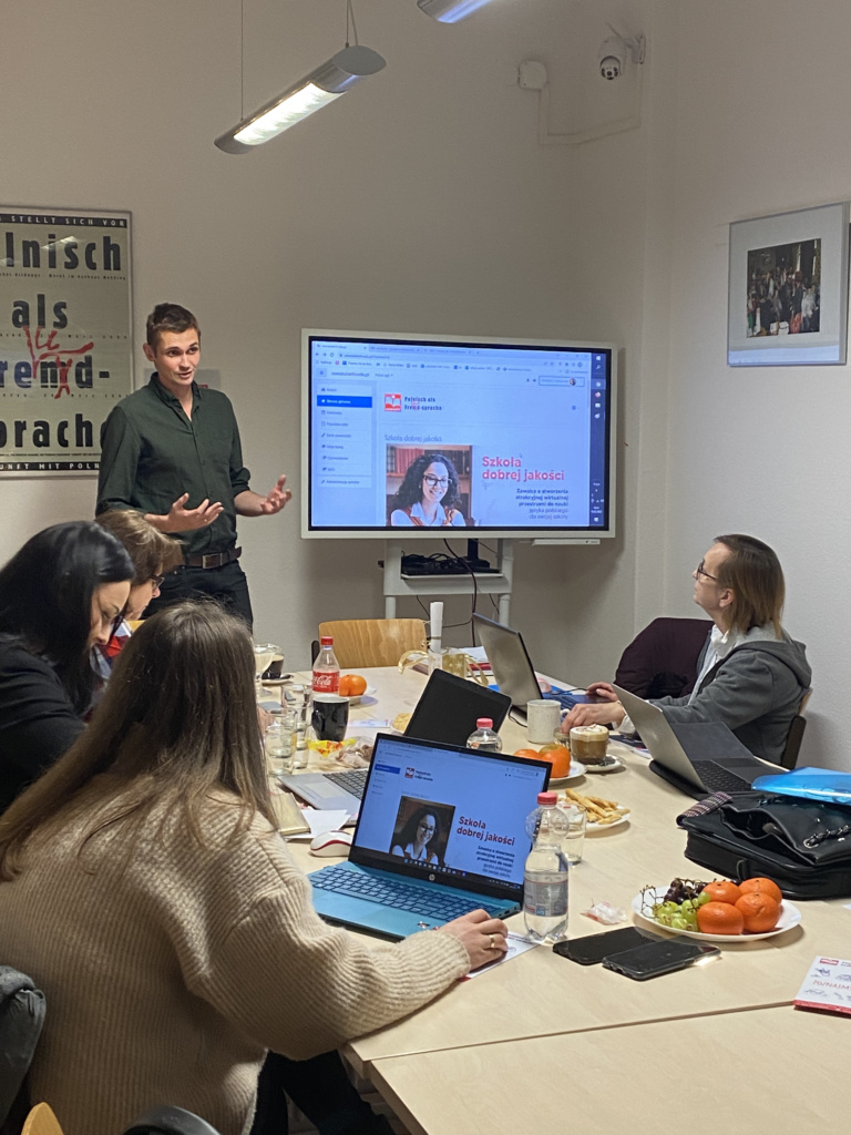 {:pl}Szkolenie z pracy na platformie moodle{:}{:de}Schulung zum Thema Nutzung der Plattform moodle{:}