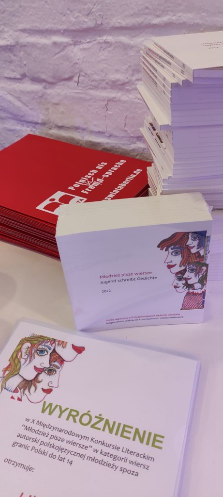 {:pl}Prezentacja laureatów XI Konkursu Literackiego „Młodzież pisze wiersze”{:}{:de}Präsentation der Gewinner des 11. Literaturwettbewerbs 