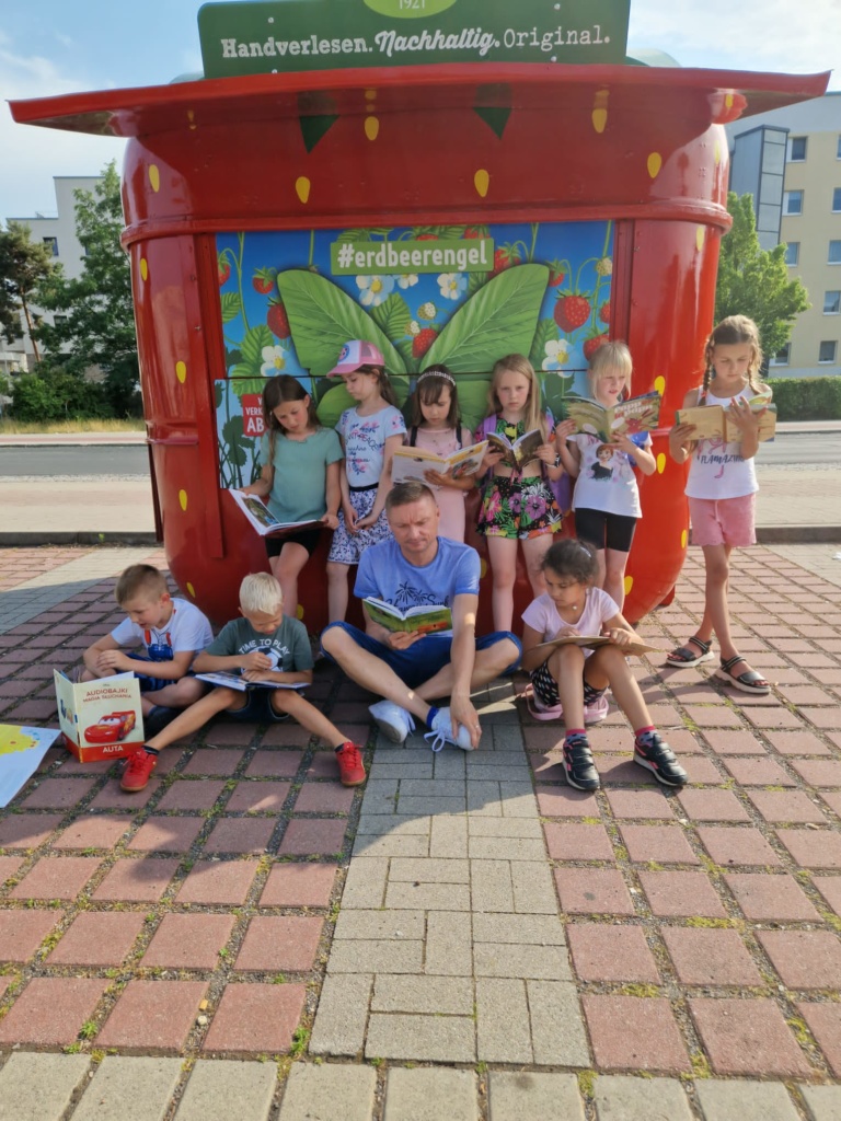 {:pl}13 czerwca - Ogólnopolskie Święto Wolnych Książek{:}{:de}13. Juni - Polnisches Nationales Fest der freien Bücher{:}