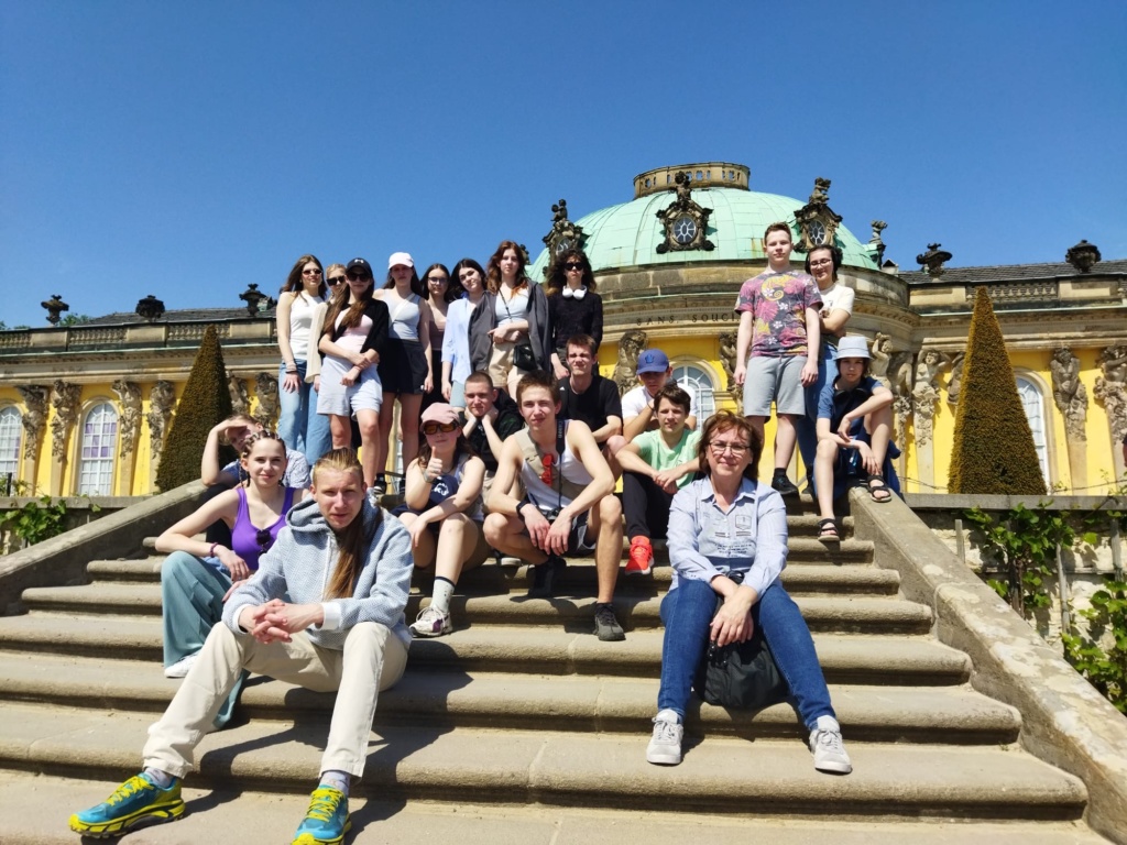 {:pl}Spotkanie w Poczdamie z uczniami polskiej szkoły z Rygi{:}{:de}Treffen in Potsdam msSchülern einer polnischen Schule in Riga{:}