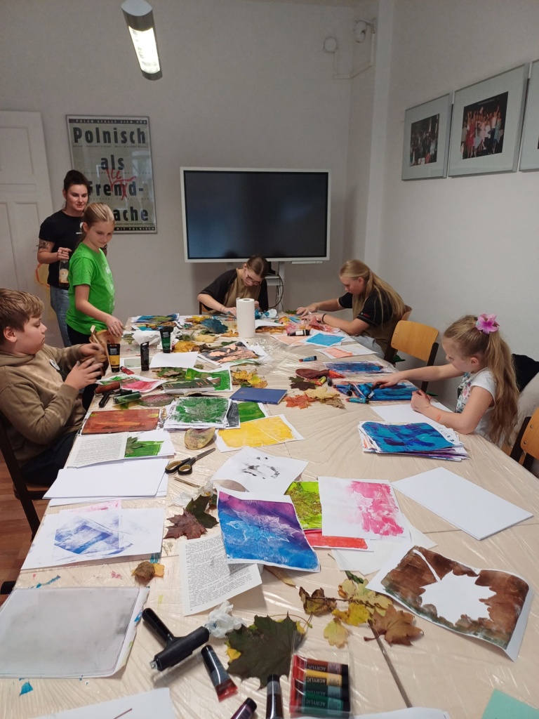 {:pl}ZielniKolaż{:}{:de}ZielniKolaż - Grünkollage{:}