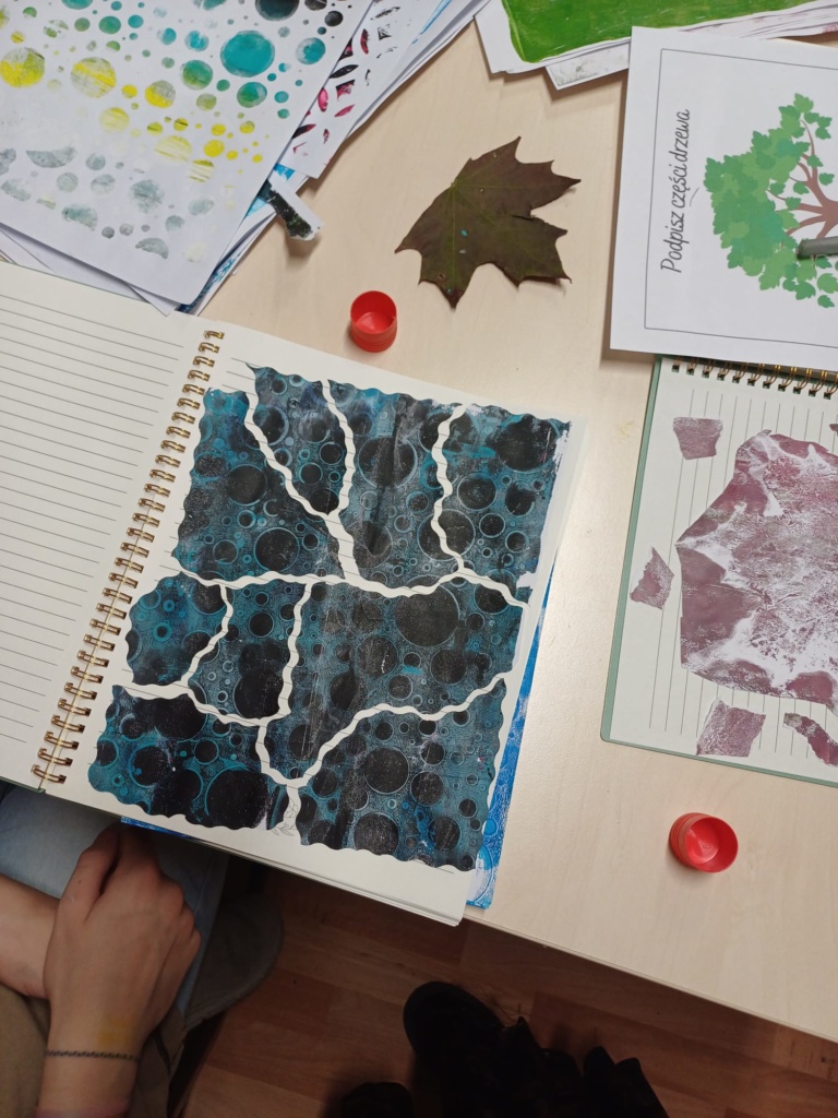 {:pl}Zielnikolaż{:}{:de}ZielniKolaż – Grünkollage{:}