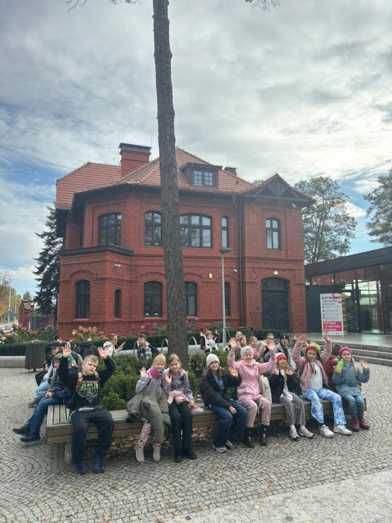 {:pl}Poznajemy Polskę. Edukacyjny wyjazd uczniów berlińskiej Oświaty do Wrocławia i Wałbrzycha{:}{:de}Polen entdecken. Eine Bildungsreise der Schüler*innen des Polnischen Schulvereins „Oświata“ in Berlin nach Breslau und Waldenburg{:}