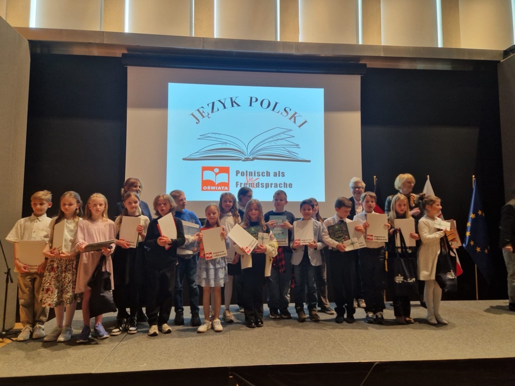 {:pl}XV Międzyszkolny Konkurs Recytatorski{:}{:de}XV. Inter­schulische Rezitationswettbewerb{:}