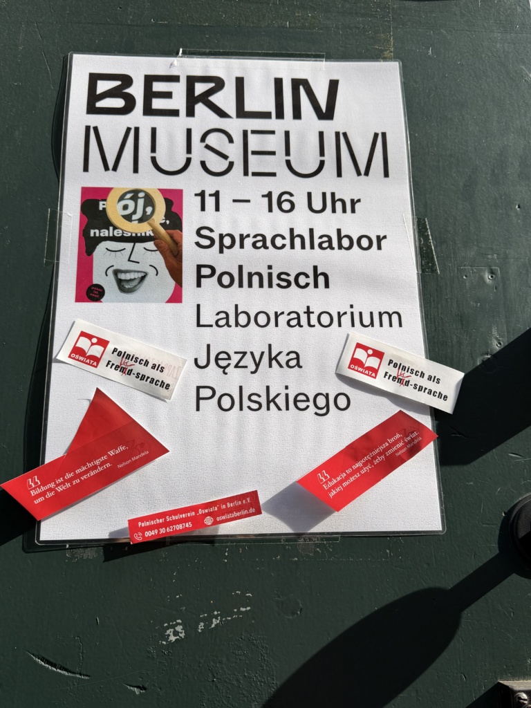 {:pl}Niedziela w Muzeum z Oświatą{:}{:de}Sonntag im Museum mit Oświata{:}